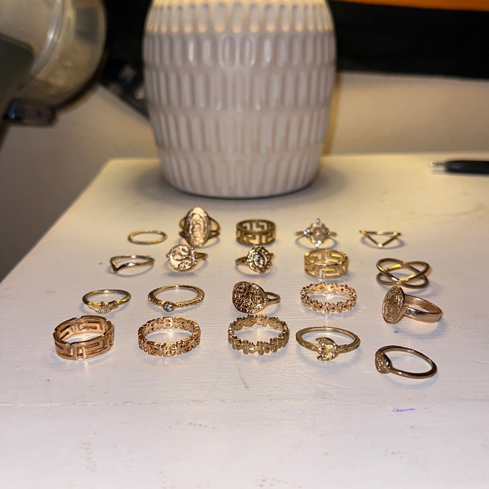 20 pack of gold rings